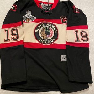 Women’s Blackhawks Toews jersey